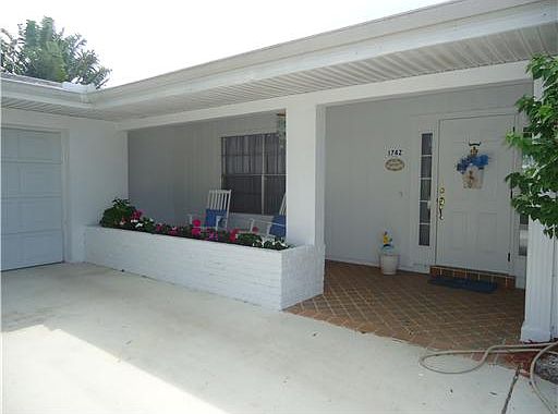 3rd image of 1742 SE Hondo Ave