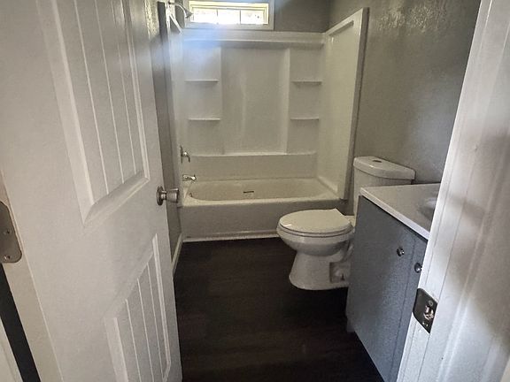 3rd image of 3006 Saxet St