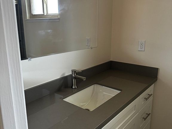 4th image of 440 Richmond Dr #4