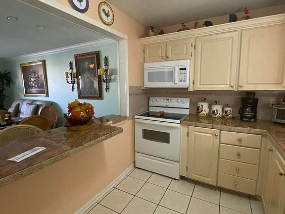 3rd image of 715 Lori Drive #302