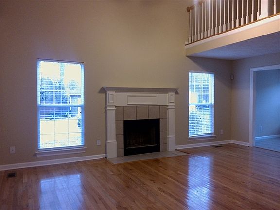 2nd image of 3438 Meadowhill Dr