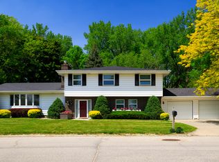 173 Lakeview Dr, Mason City, IA 50401