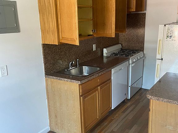 5th image of 119 Carpenter Ave APT B5