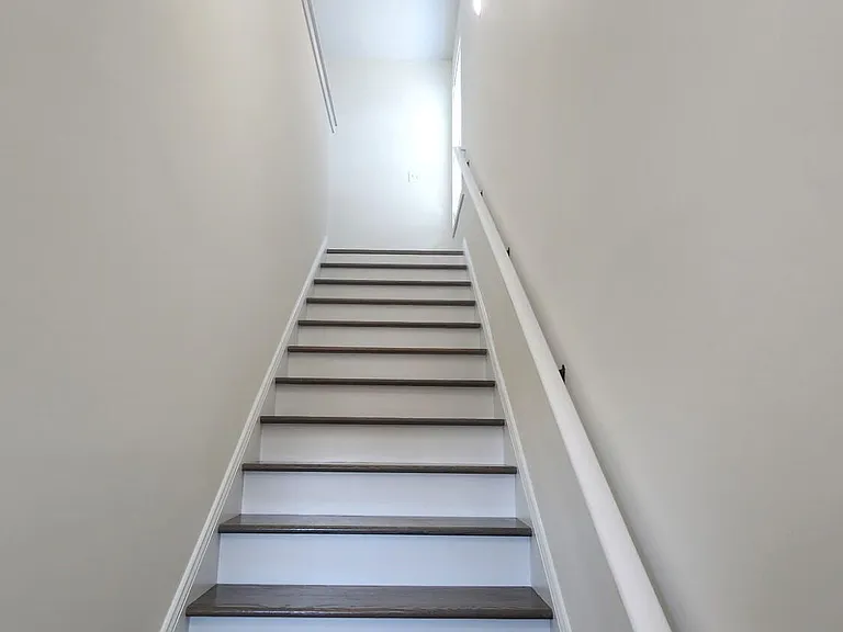 929 Olympic Ct — Photo 17