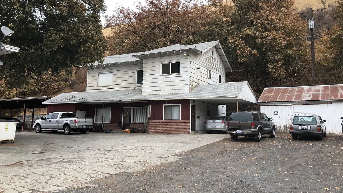 Building Photo - 300 N Mill St