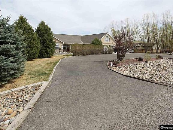 2nd image of 1093 N Ponderosa Ln