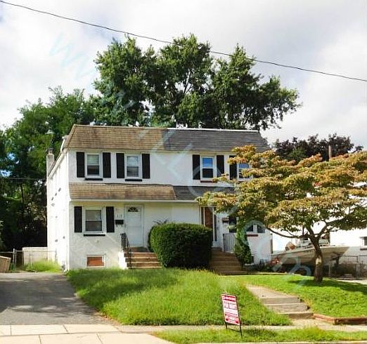 2nd image of 219 Crum Creek Dr