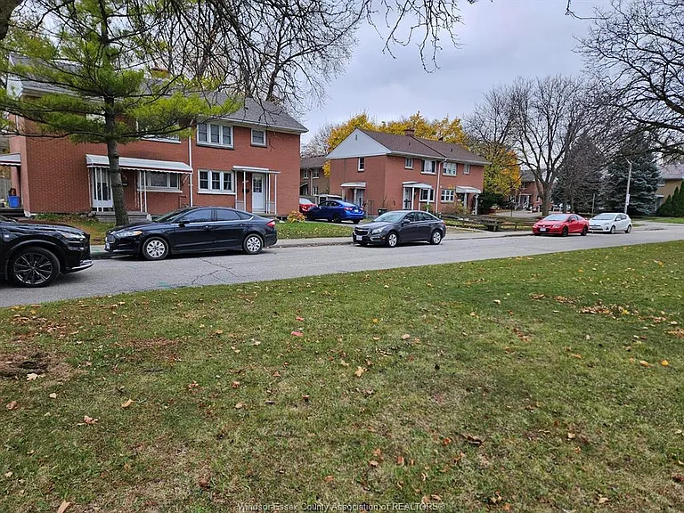 2163 College Ave — Photo 2