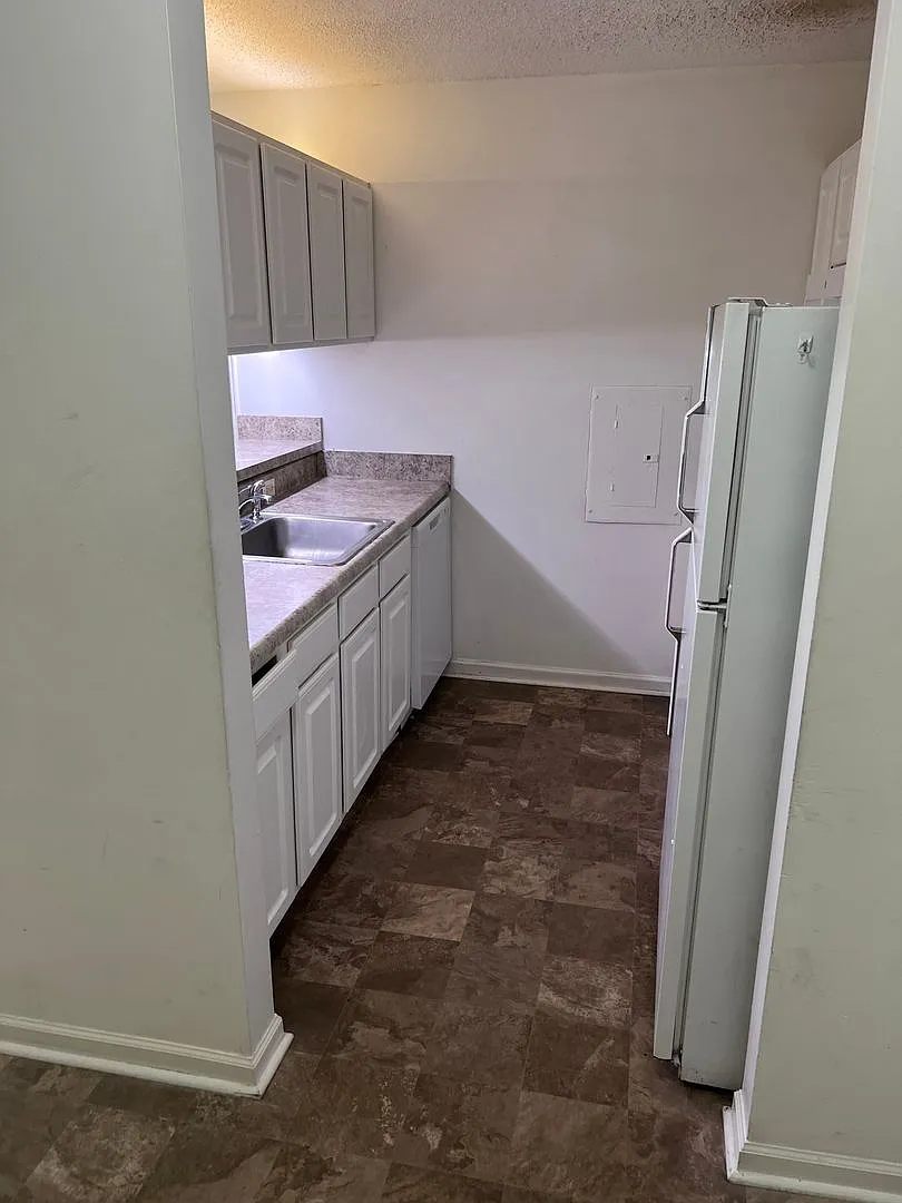 4 Bed 4 Bath At Univeristy Commons! One Month Free!! — Photo 3