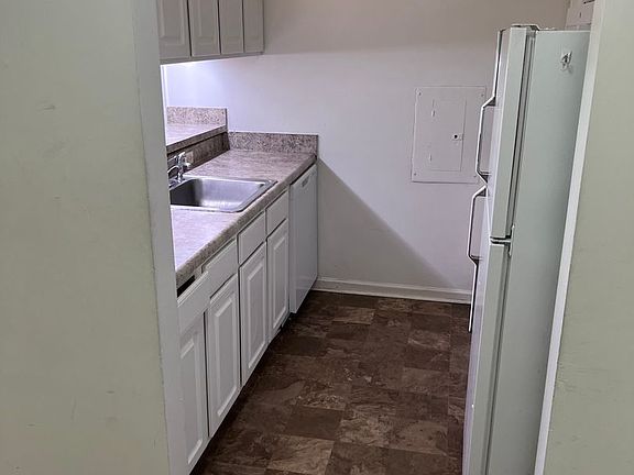 3rd image of 1521-103 Graduate Ln