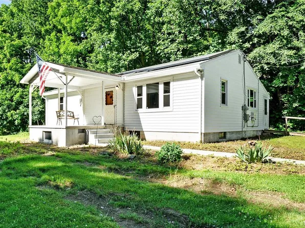 76 Blue Rocks Rd, Lenhartsville, PA 19534