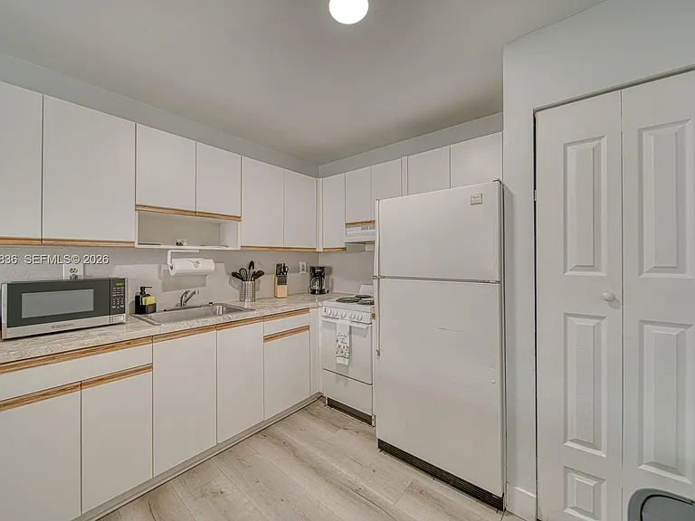 7622 SW 21st St #7622 — Photo 6