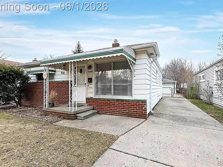 4704 Jackson St — Photo 2