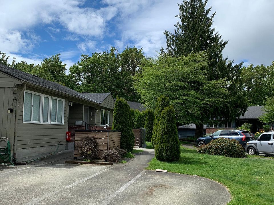 In Cul de sac residential neighborhood