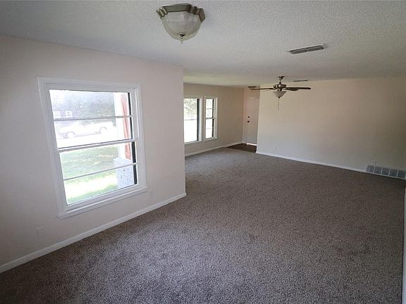 5th image of 3215 W Fuller Ave