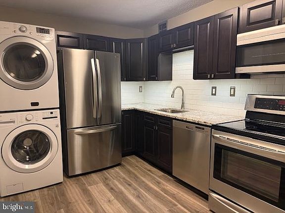 2nd image of 309 Yoakum Pkwy APT 314