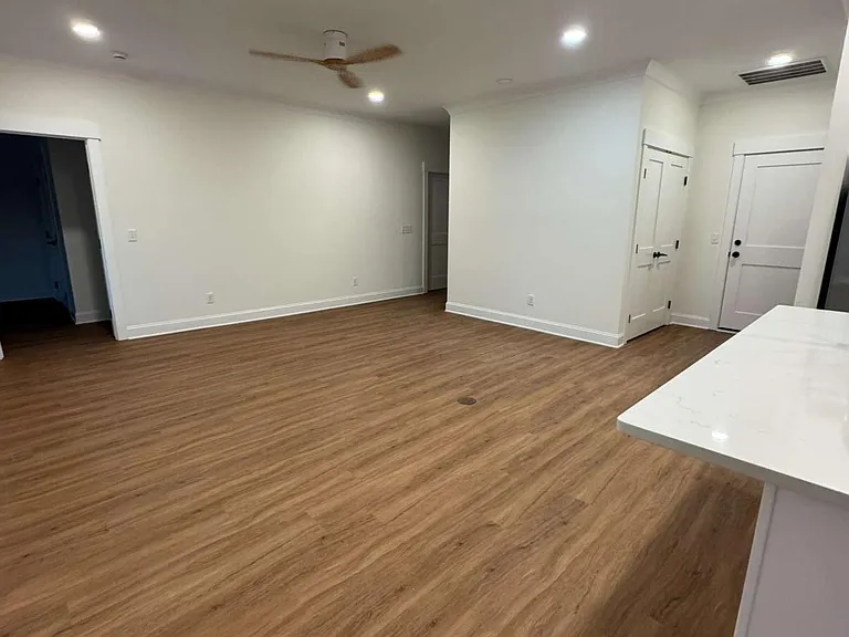 107 Longpoint Dr #A — Photo 7