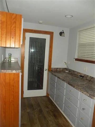 555 S 5th St — Photo 8