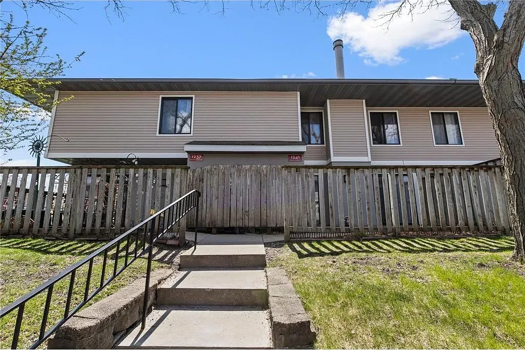 2 bed, 1284 sqft, $1,850 — Photo 2