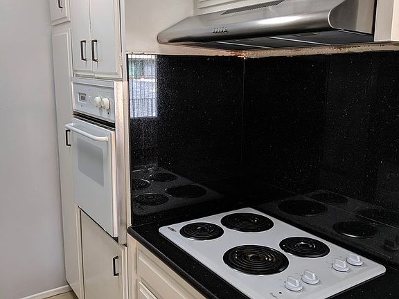 5th image of 4585 Lexington Ave APT 6