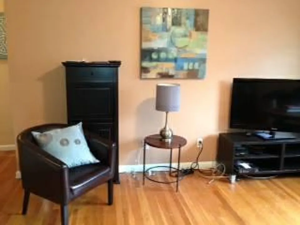 200 Kent St #11