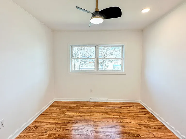 52 Dewey St — Photo 11
