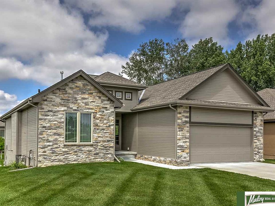 1st image of 1002 N 183rd Cir