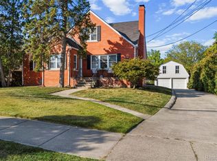 2735 E Maple Rd, Troy, MI 48083