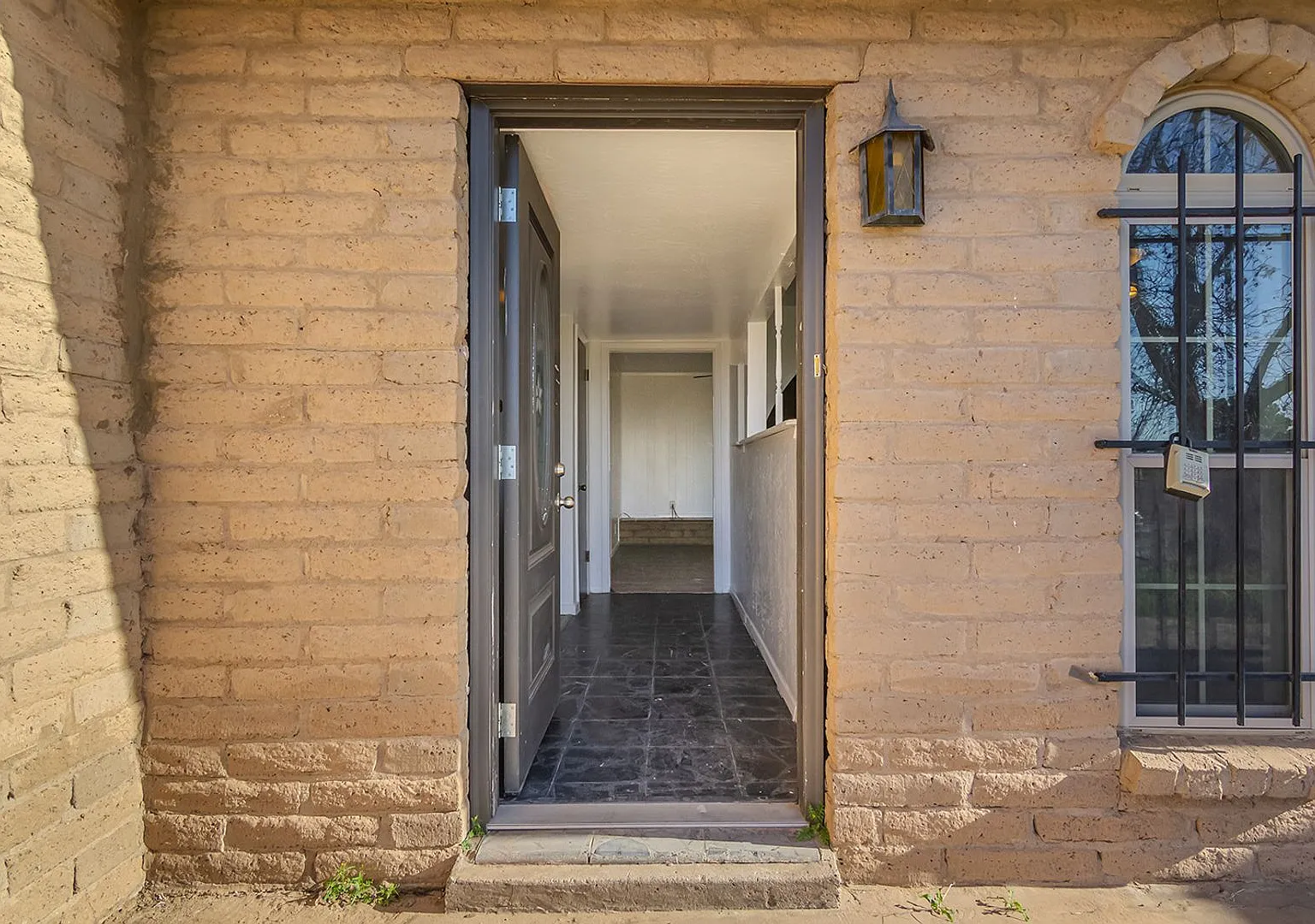 Adobe beauty in New Mexico South County Valley — Photo 2