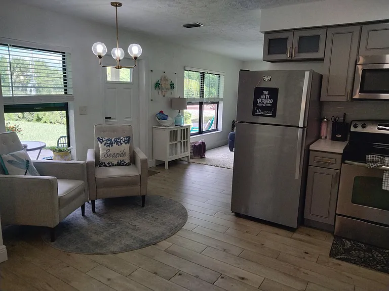 1150 NE County Line Rd — Photo 4