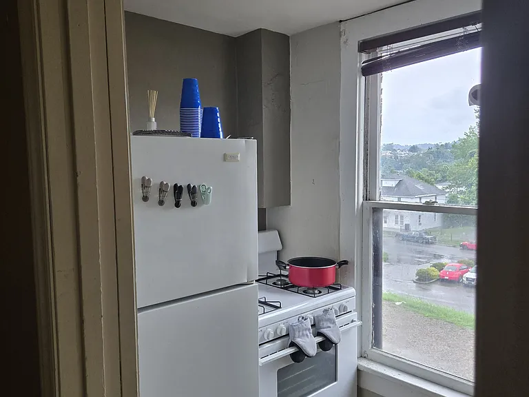 618 1/2 Fairmont Ave — Photo 5