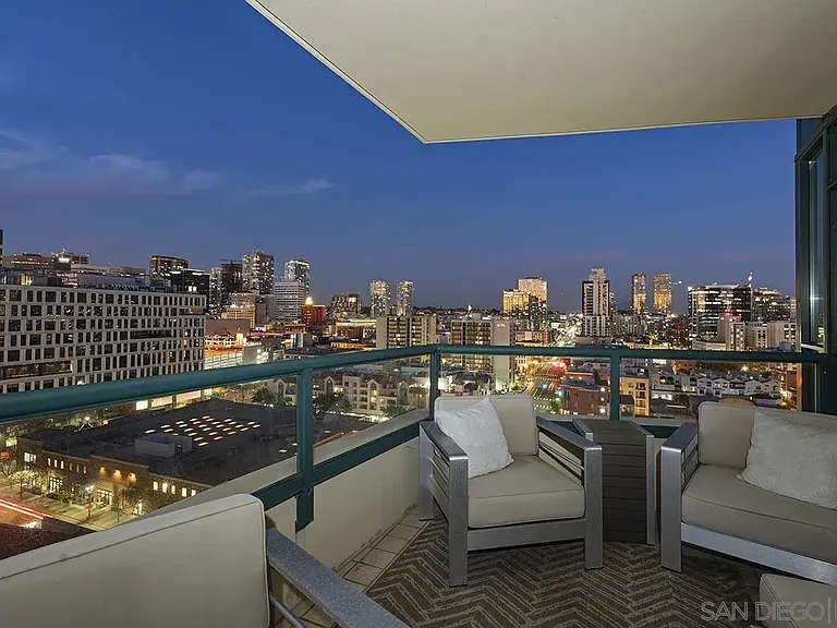 555 Front 1501 #1501 — Photo 67