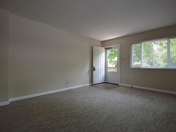 4th image of 4067 Desmond Ave