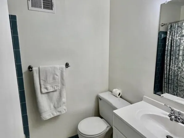 5 Briardale Ct, Derwood, MD 20855