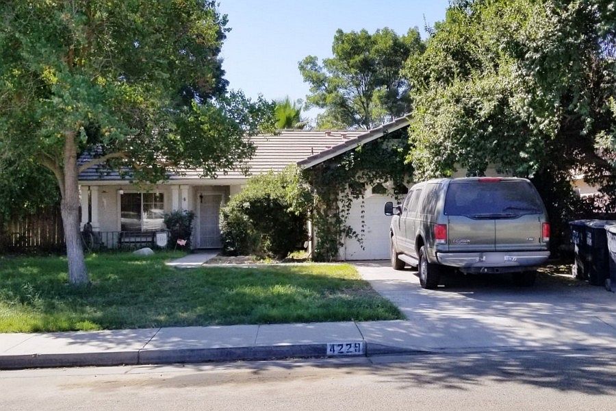 1st image of 4229 E Iris Ave