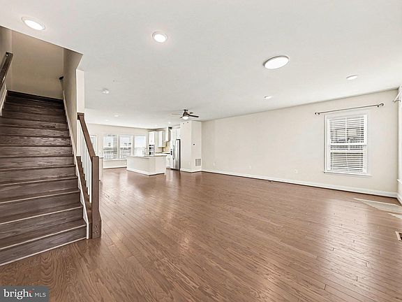 4th image of 1900 Greenbriar Hall Rd