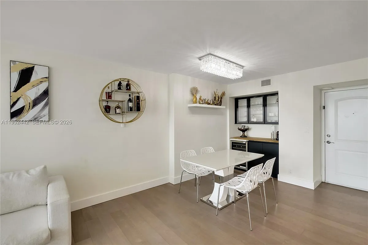 Building Photo - 100 Bayview Dr #1008