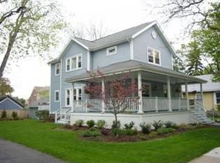 422 N Cook St, Barrington, IL 60010