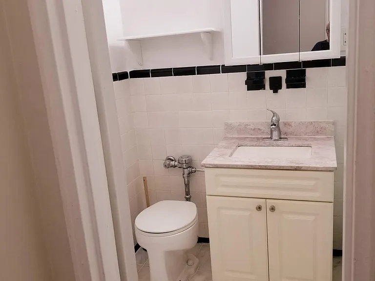 2 Sadore Ln #4D — Photo 9