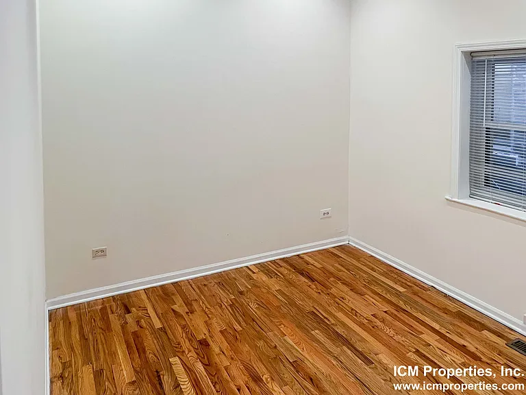 2440 N Southport Ave #1 — Photo 4