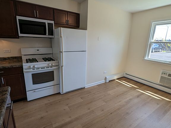 5th image of 14475 Jefferson Ave APT 1N