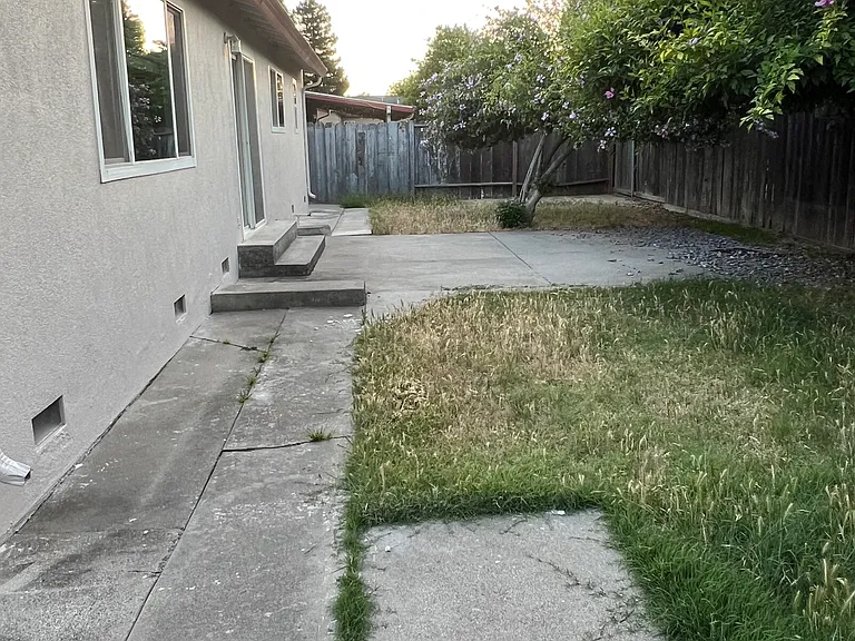 2409 Riedel Way — Photo 26