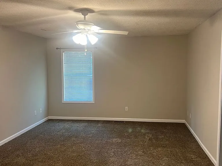 130 Woodmere Dr — Photo 31