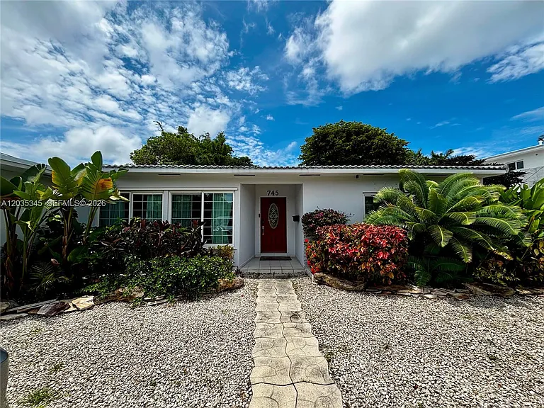 745 S Shore Dr — Photo 1