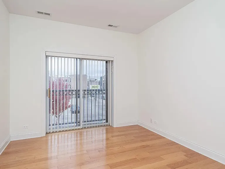 2352 W Byron St #403 — Photo 9