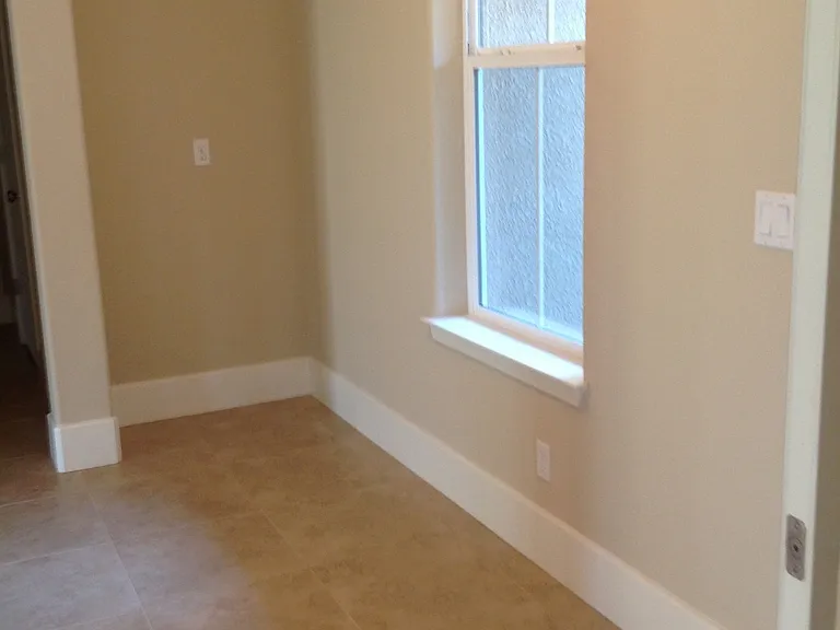 1843 N Whitehorse Ln — Photo 4