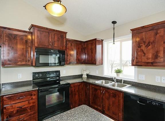 4th image of 38052 Harvester Ave