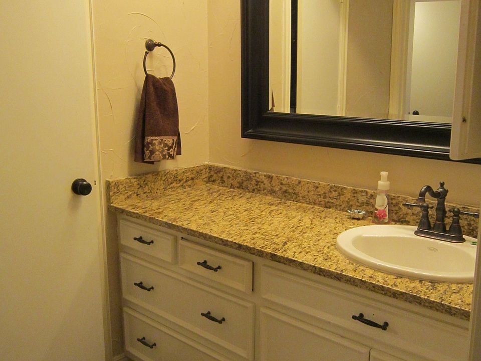 His vanity. 2 W-in closets