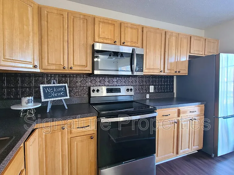 106 Regina Ln — Photo 16