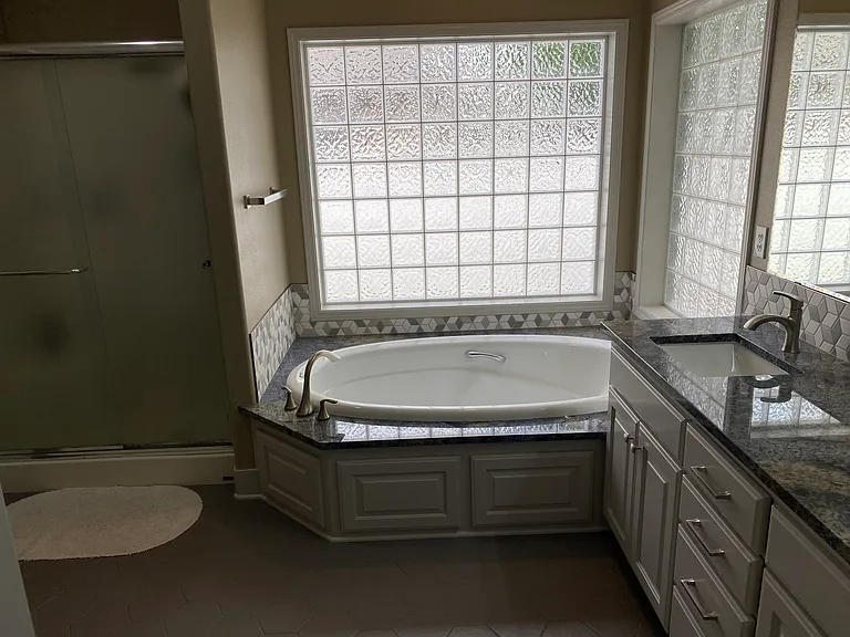 6616 Parkshadow Ct NE — Photo 17